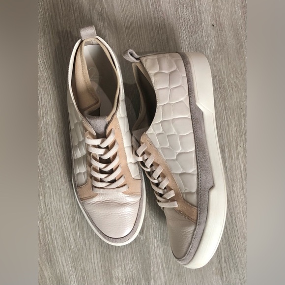 27 EDIT Shoes - 27 EDIT Naturalizer Women's White cream and tan Valarie Slip-on Sneaker size 9